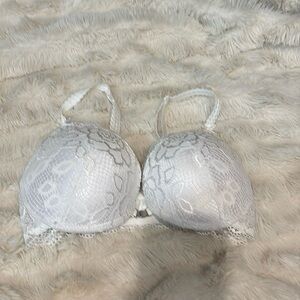 La vie en Rose 34D White Lace 34D front clasp bra